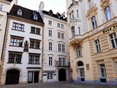 Vienna, Avusturya - 16 Aralık 2017: Viyana şehir merkezinde tarihi binalar