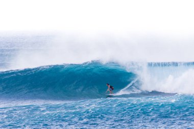 Banzai Pipeline azgın dalgalar sörf