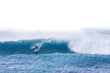 Banzai Pipeline azgın dalgalar sörf