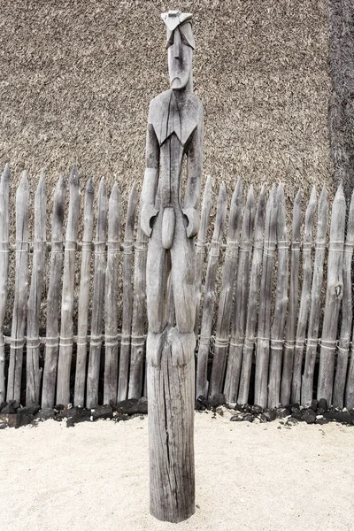 Tiki di Puuhonua o honaunau, Hawaii — Foto Stock