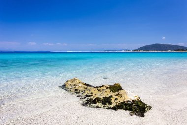 Turkuaz renkli suların Agios Ioannis Beach Lefkada, Yunanistan