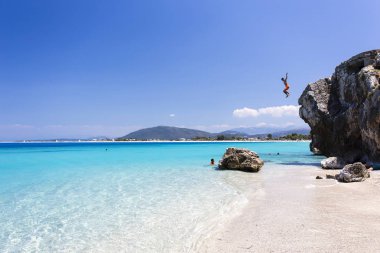 Lefkada Agios Ioannis plaj turkuaz sulara atlama,