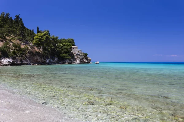 Tyrkysové vody z Ajos Ioannis Beach na ostrově Lefkada, Řecko — Stock fotografie