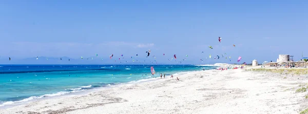 Surfeando las aguas turquesas de Lefkada, Grecia — Foto de Stock