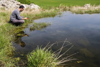 Bilim çevresel su kalitesinde bir Sulak alan ölçme