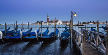 Gondol ve kilise San Giorgio Maggiore