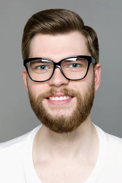 Sakallı adam gözlüklü, portre — Stok fotoğraf