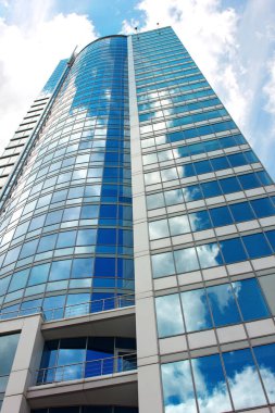 yüksek katlı binalarda modern şehir görüntüsünü detay