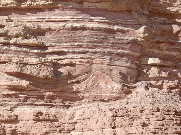 Colorful layers of sandstone closeup in desert, Jordan. — Stock Photo, Image