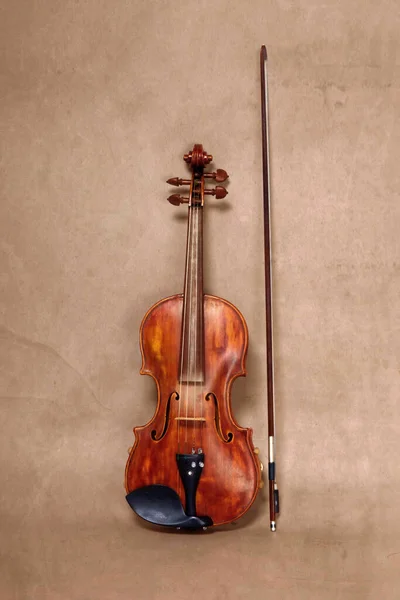 Orquesta Instrumentos Musicales Violín Cerca Aislada Sobre Fondo Marrón Viejo — Foto de Stock