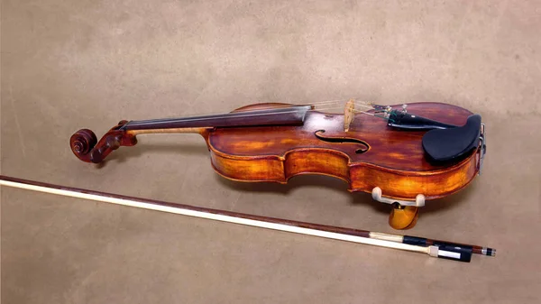 Violino Orchestra Strumento Musicale Vicino Isolato Sfondo Marrone Antico — Foto Stock