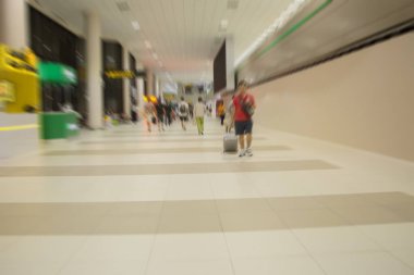 Yolcu havaalanında.