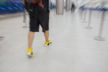 Yolcu havaalanında.