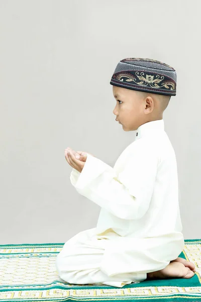 Muslimische Bewegungen beim Gebet. — Stockfoto