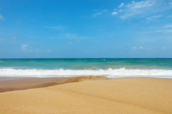Пляж Май Као
.