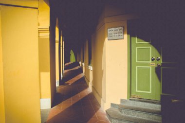 sabah gün ışığı ve vintage filtre tarzı eski geçit.