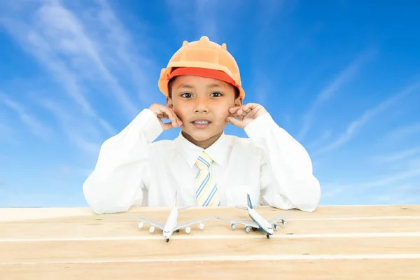 Retrato Menino Usando Chapéu Engenheiro — Fotografia de Stock