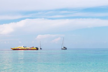 25 Nisan - 2017-Satun Tayland; Gökyüzü ve sabah denize Koh Lipe Adası Koh Lipe etrafında world.a popüler hedef için plajlarıyla ünlü turistler için popüler bir turizm güzelliği.