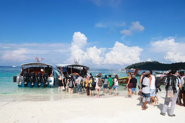 Aprile 2017 Satun Thailandia Mattino Molti Turisti Koh Lipe Isola — Foto Stock