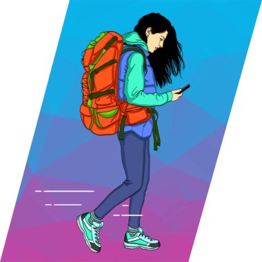 Genç kadın bir cep telefonu ile yürüyor