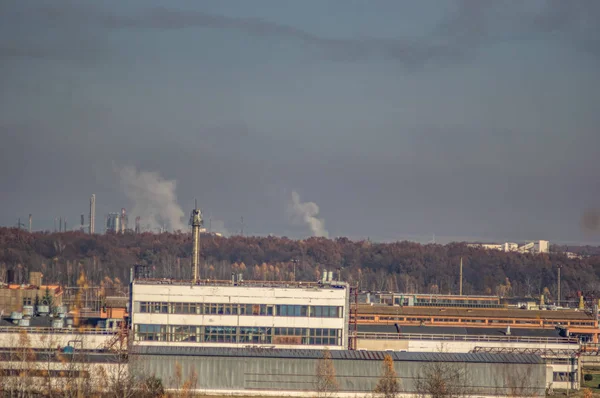 Factories in an industrial area among the forest — Stock Photo, Image
