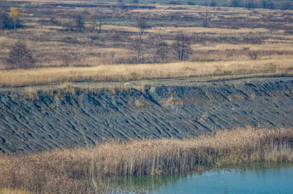 Lago de armazenamento de resíduos tóxicos líquidos — Fotografia de Stock