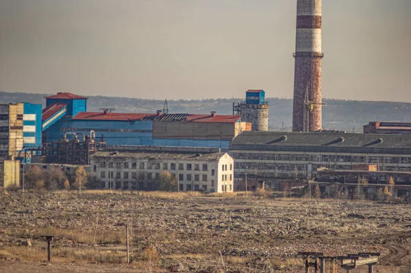 Ruïnes van een verlaten fabriek — Stockfoto