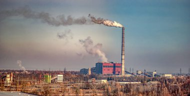 Sonbahar öğleden sonra sanayi bölgesinin panoraması