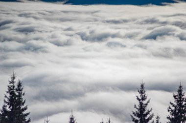 Sis dalgalarında Karpat Dağları