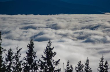 Sis dalgalarında Karpat Dağları
