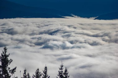 Sis dalgalarında Karpat Dağları