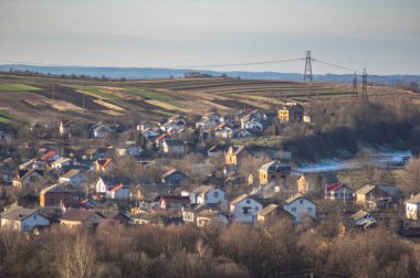 Sonbaharda küçük bir Ukrayna şehrinin manzarası