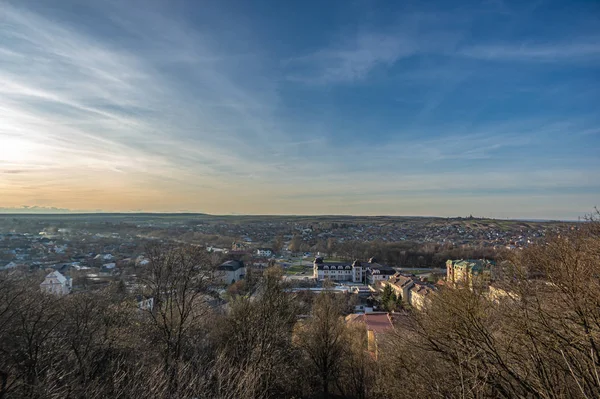 Panorama di una piccola città ucraina in autunno — Foto Stock