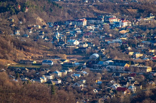 Маленький городок в Карпатах — стоковое фото