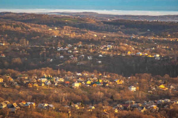 Une petite ville dans les Carpates — Photo