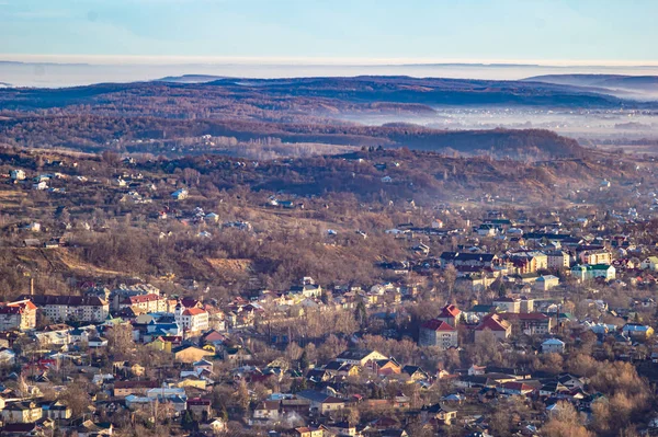 Karpatlar 'da küçük bir kasaba.