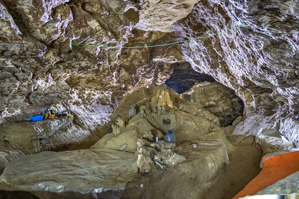 Galería en la cueva kárstica — Foto de Stock