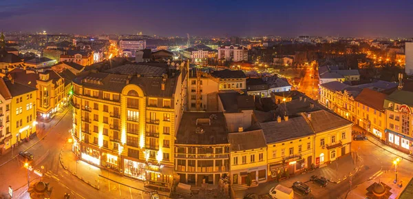 Ночной вид на город Европы с высоты — стоковое фото