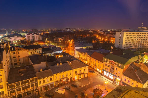 Vista notturna della città europea da un'altezza — Foto Stock