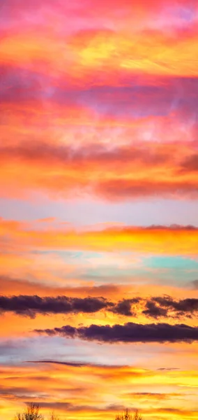 Πανόραμα πολύχρωμα x σύννεφα στο ηλιοβασίλεμα ουρανό — Φωτογραφία Αρχείου