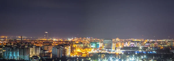 Панорама ночного города — стоковое фото