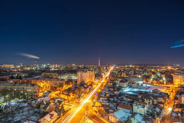 Vue de la ville nocturne d'une hauteur — Photo