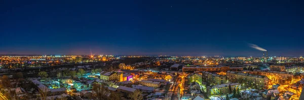 Panorama van de nacht Oekraïense stad van een hoogte — Stockfoto