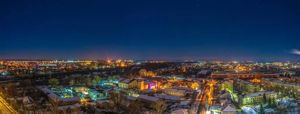 Panorama de la noche ciudad ucraniana desde una altura — Foto de Stock