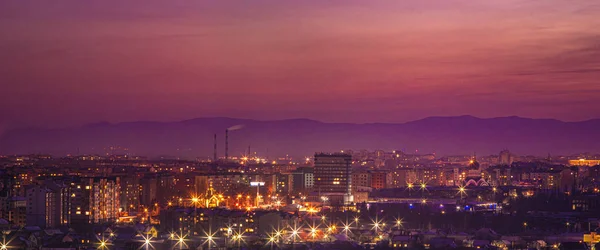 Panorama nocturno de la ciudad en invierno —  Fotos de Stock