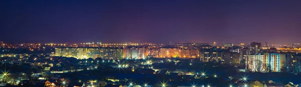 Panorama notturno della città in inverno — Foto Stock