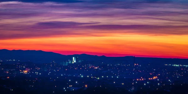 Beautiful sunset sky over the evening city — Stock Photo, Image