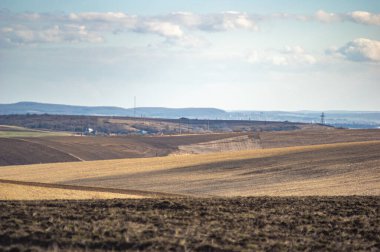 Sonbahar günü sürülen tarla