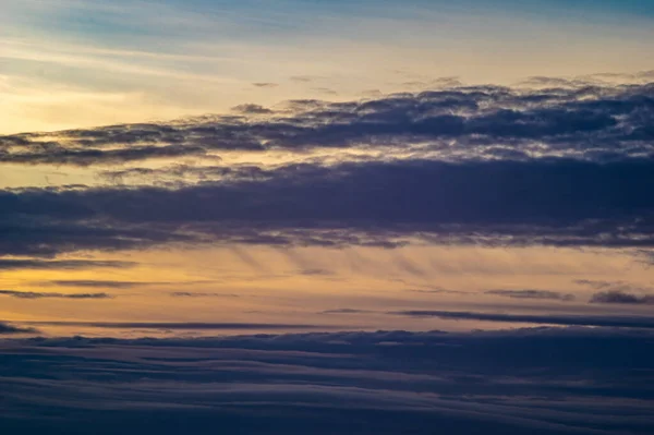 春の夕焼け空の雲 — ストック写真