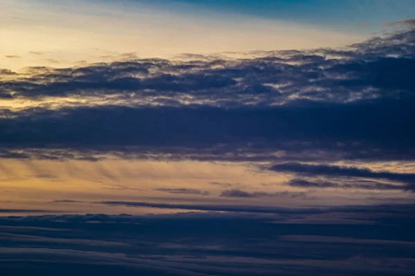 春の夕焼け空の雲 — ストック写真